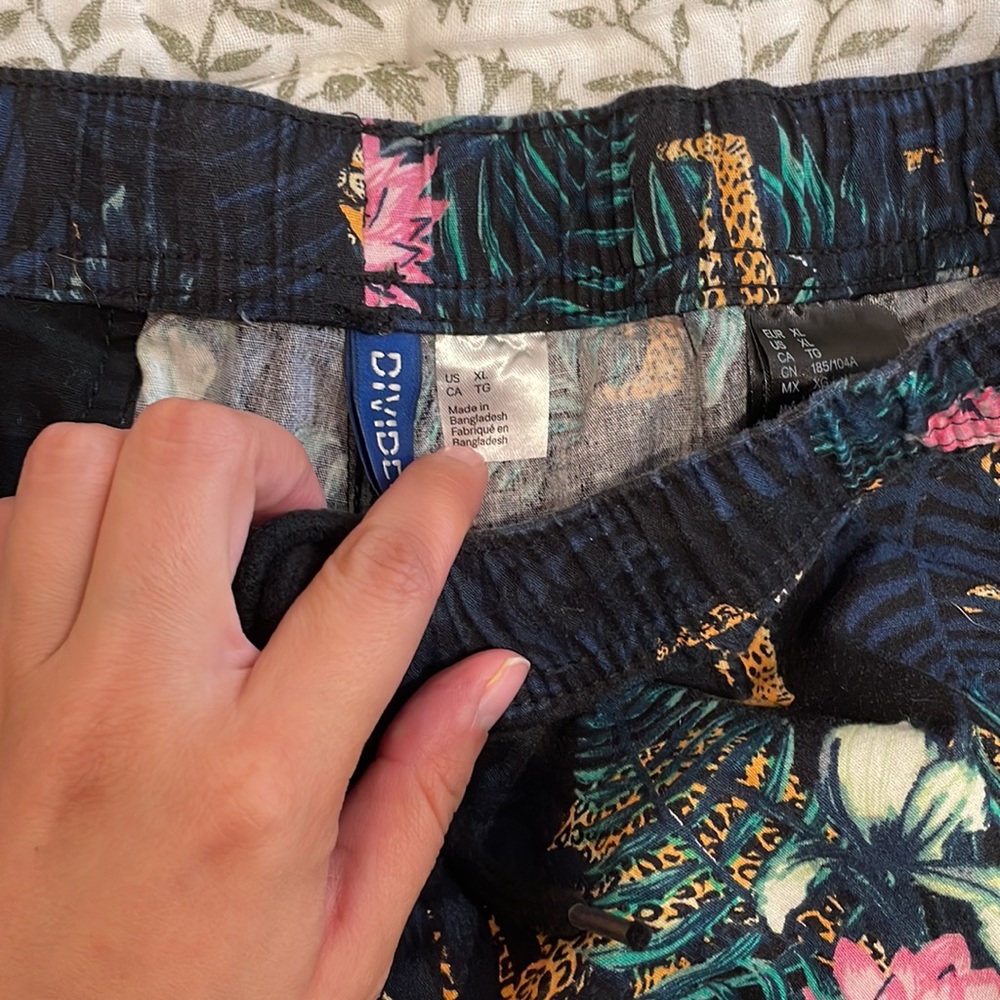 H&M Divided Shorts - Picture 3 of 4